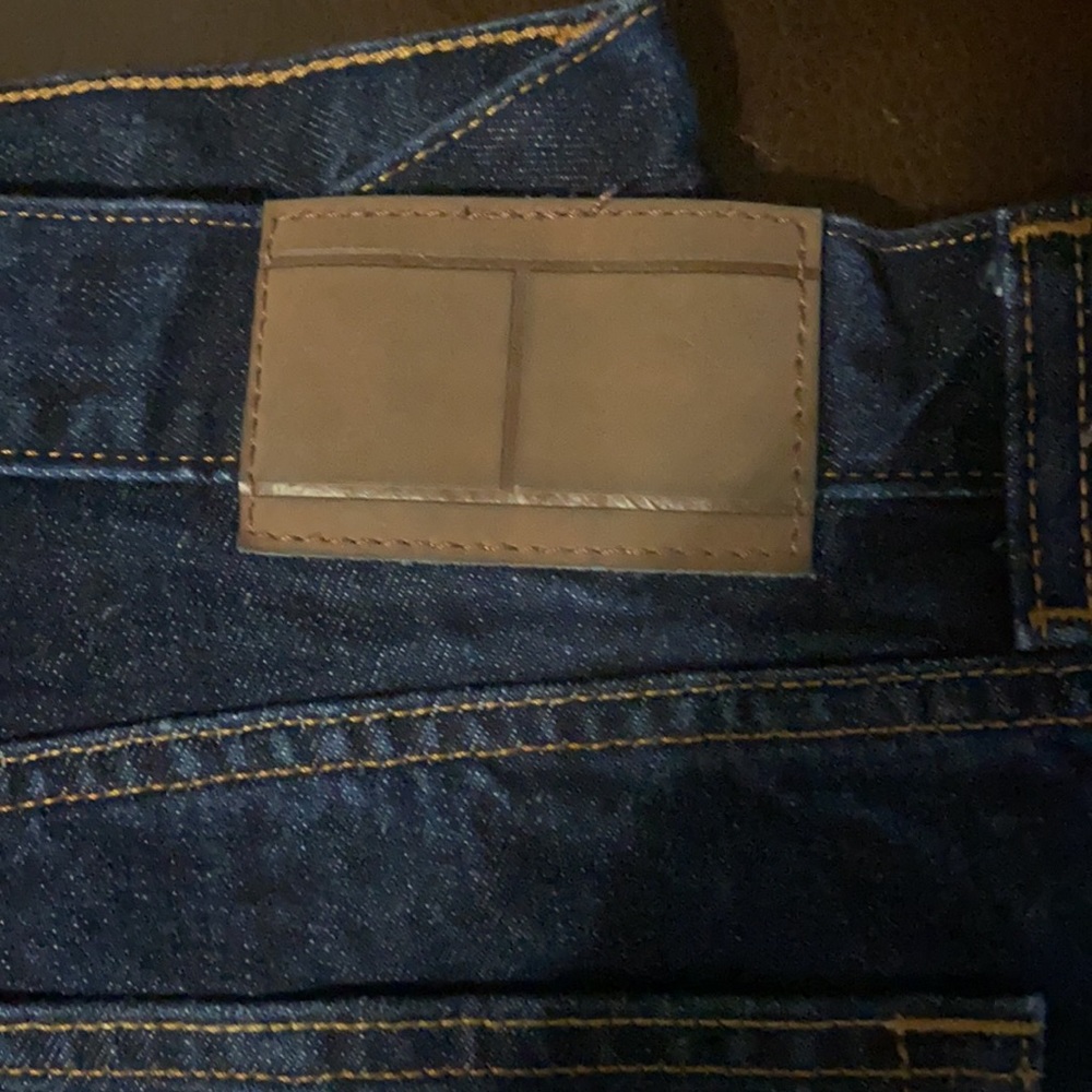 Tommy Hilfiger - Picture 2 of 3